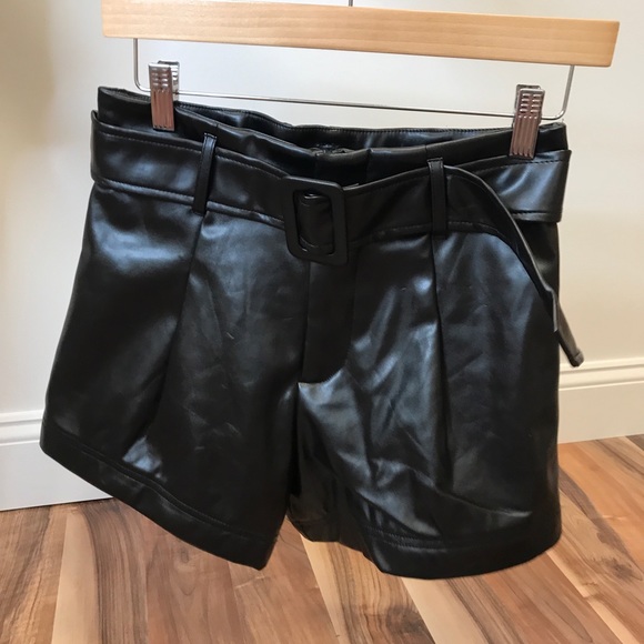 ‼️ High Waist Vegan Leather Mini Belted Shorts - Picture 5 of 6